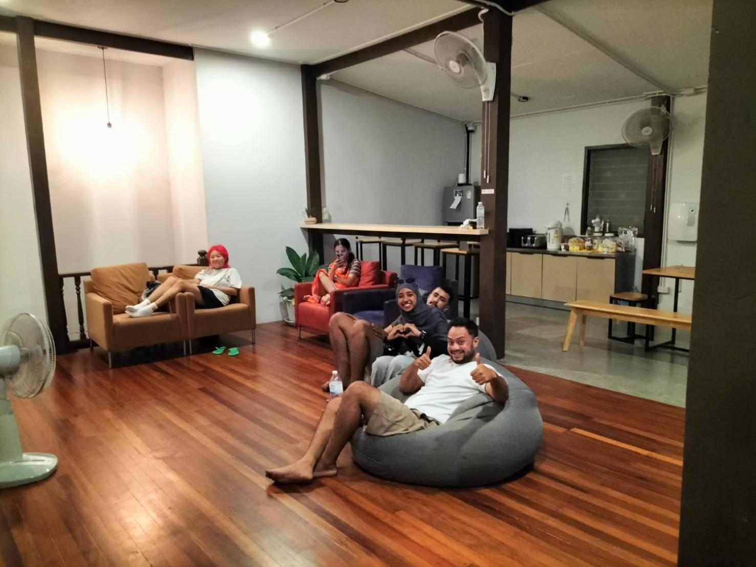 House Ju Vandrarhem Bangkok Exteriör bild