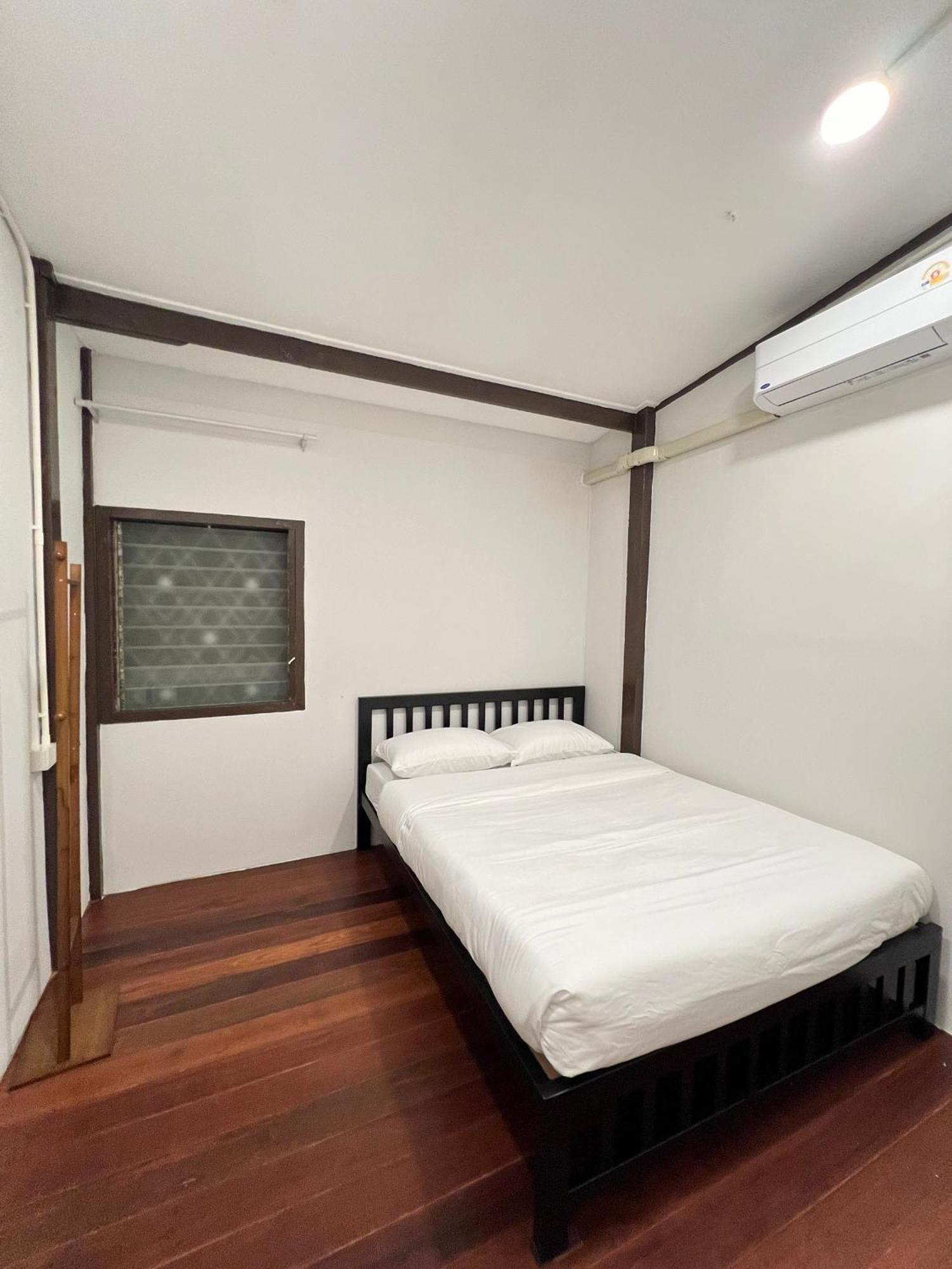 House Ju Vandrarhem Bangkok Exteriör bild