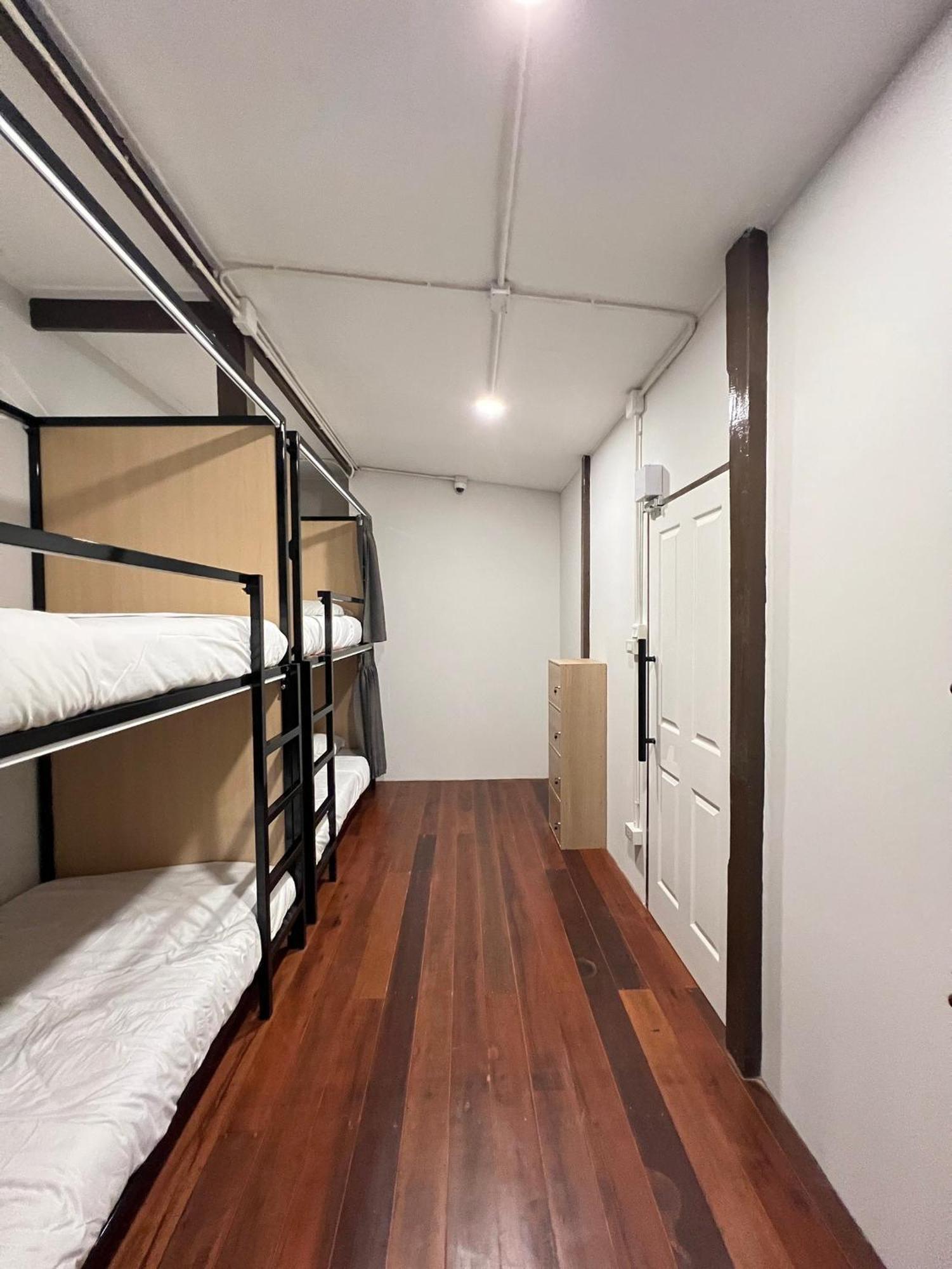House Ju Vandrarhem Bangkok Exteriör bild