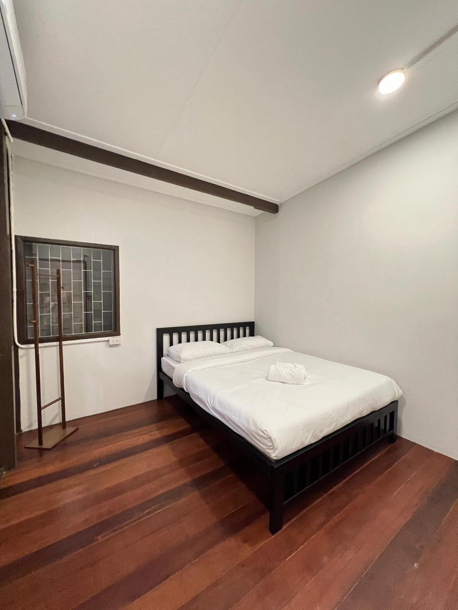 House Ju Vandrarhem Bangkok Exteriör bild