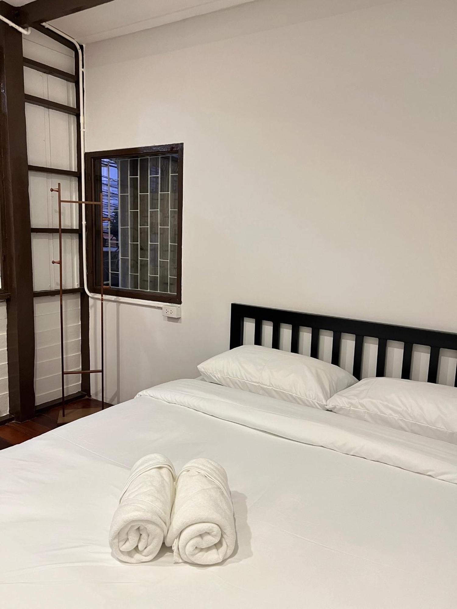 House Ju Vandrarhem Bangkok Exteriör bild